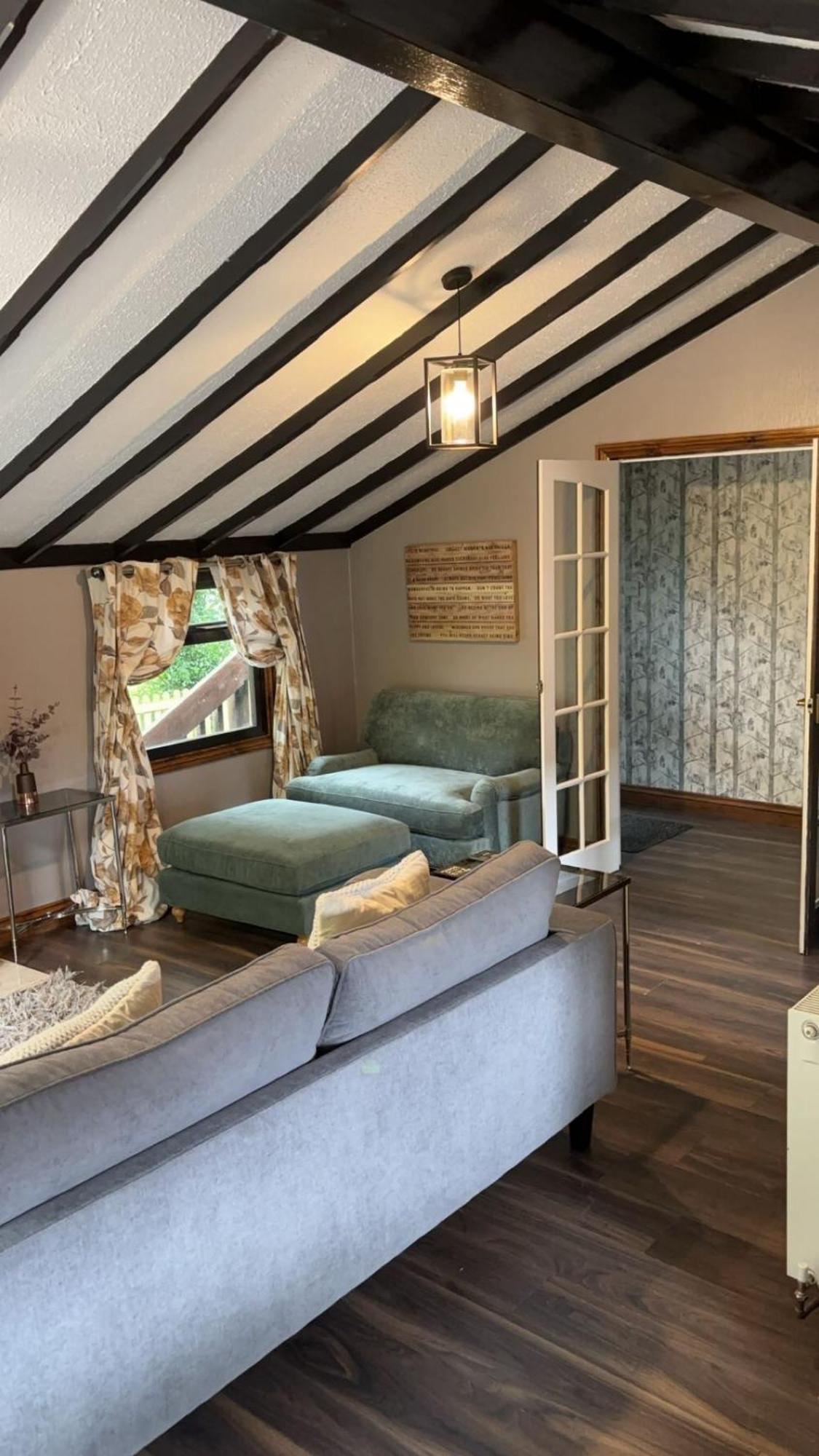 Squirrel Lodge At Owlet Hideaway - With Hot Tub, Near York Extérieur photo